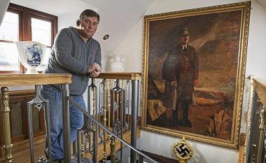 Fle në shtratin e Hitlerit dhe ka koleksionin më të madh të relikteve naziste, përfshirë 88 tanke – britaniku ka nxjerrë në shitje shtëpinë e tij (Foto)