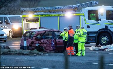 Tre të vdekur dhe katër të lënduar pas një aksidenti të trefishtë në Skoci (Foto)