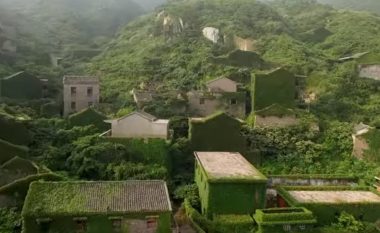 Dikur “gufonte” nga njerëzit dhe jeta dinamike, sot është një vend “fantazmë” – fshati magjik në Kinë që humbi betejën nga natyra (Foto/Video)