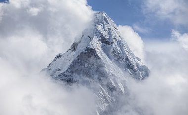 A është tkurrur mali më i lartë në botë?