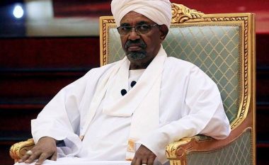 Pas 30 viteve në krye të vendit, ushtria sudaneze rrëzon nga pushteti presidentin Omar al-Bashir  