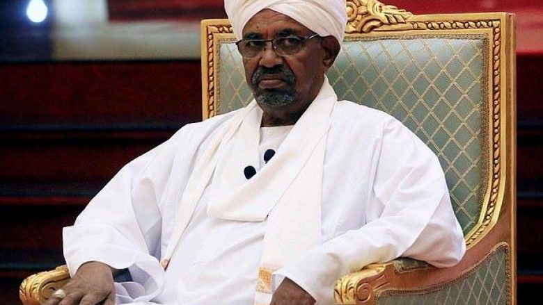 Pas 30 viteve në krye të vendit, ushtria sudaneze rrëzon nga pushteti presidentin Omar al-Bashir  