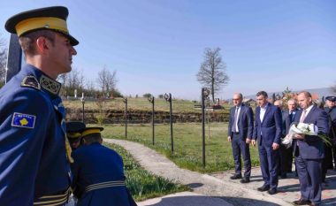 Lladrovci dhe Veseli përkujtojnë 20 vjetorin e masakrës së Poklekut