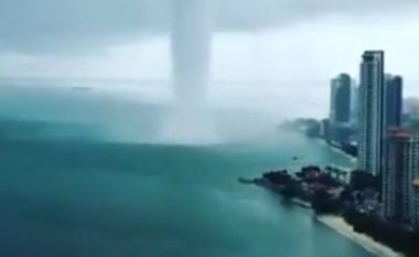 Skena “apokaliptike”, tornadoja merr gjithçka para vetes – shkatërron mbi 50 shtëpi në Malajzi (Video)