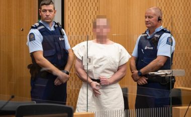 Rëndohet aktakuza ndaj autorit të sulmit terrorist në Zelandë të Re, 28-vjeçari akuzohet për 50 vrasje dhe 39 tentim vrasje në xhami