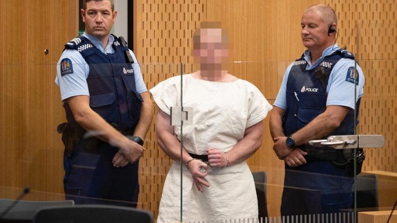 Rëndohet aktakuza ndaj autorit të sulmit terrorist në Zelandë të Re, 28-vjeçari akuzohet për 50 vrasje dhe 39 tentim vrasje në xhami