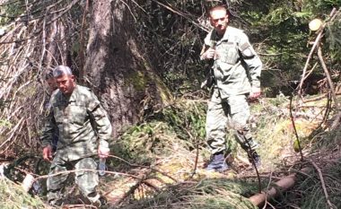 Dyshohet se e sulmuan me sëpatë, ushtarakët e FSK-së gjejnë trupin e pajetë të personit të humbur në Bjeshkët e Rugovës (Foto)