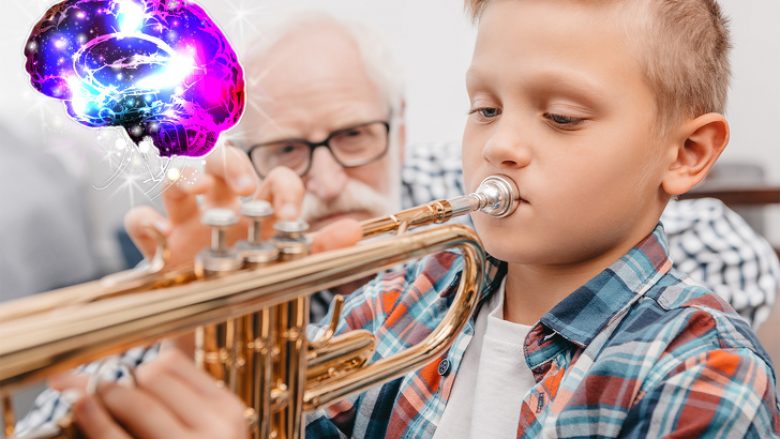 E thotë shkenca: Jepjani fëmijës një instrument muzikor dhe largojani pajisjet elektronike