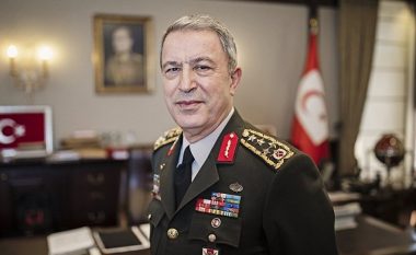 Ministri i Mbrojtjes së Turqisë viziton Kosovën, takohet me Haradinajn