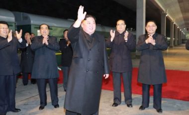 Kim Jong-un niset drejt Rusisë për samitin me Vladimir Putinin