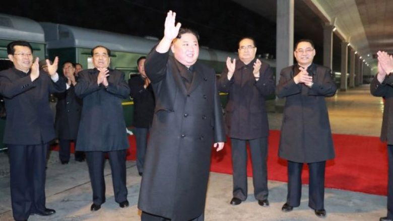 Kim Jong-un niset drejt Rusisë për samitin me Vladimir Putinin