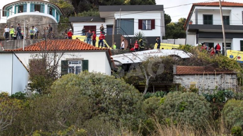 Rrokulliset autobusi me turistë gjermanë në Portugali, humbin jetën 28 persona (Foto/Video)