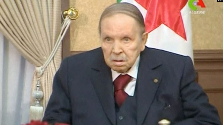 Dorëhiqet presidenti i Algjerisë, Abdelaziz Bouteflika