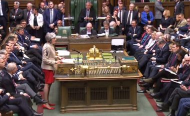 Kryeministrja May synon të arrijë ujdi me opozitën për Brexit-in