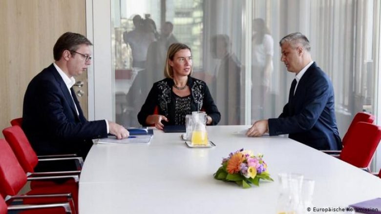 Ekspertja gjermane: Takimi i Berlinit, sinjal i qartë ndaj Mogherinit për bisedimet e fshehta Thaçi-Vuçiq