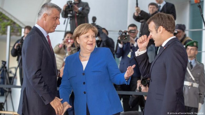 DW: Macron tregoi se përse Franca po kundërshton heqjen e vizave për Kosovën