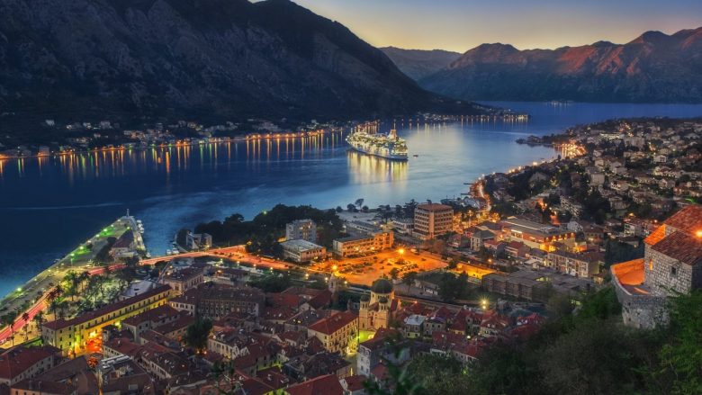 Reportazh për zhvillimin e vendit të vogël, buzë Adriatikut – arsyet pse të pasurit po ia mësyjnë gjithnjë e më shumë Malit të Zi (Foto)
