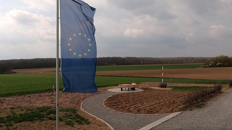 Mirë se vini në Gadheim – fshatin e vogël që po përgatitet të jetë qendra e re e Bashkimit Evropian (Foto/Video)