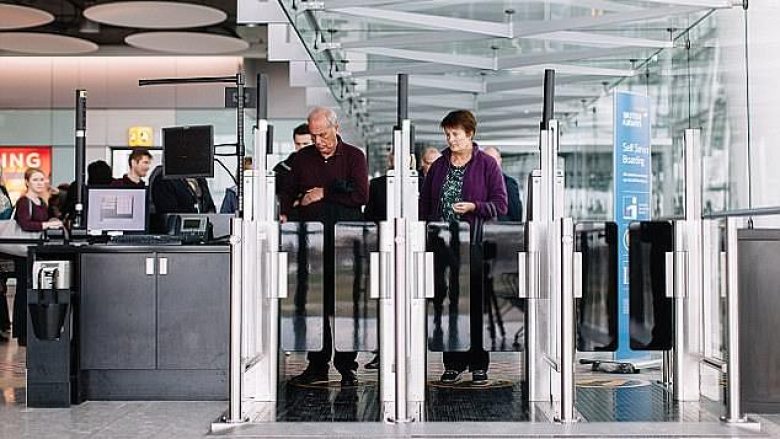 Aeroporti britanik do të përdor teknologjinë e njohjes së fytyrës, për të shmangur përdorimin e pasaportave (Foto)