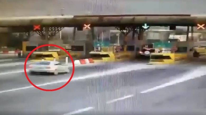 Publikohet video nga aksidenti, vetura me shpejtësi marramendëse nuk mund të ndalojë në pikëpagesë (Video)