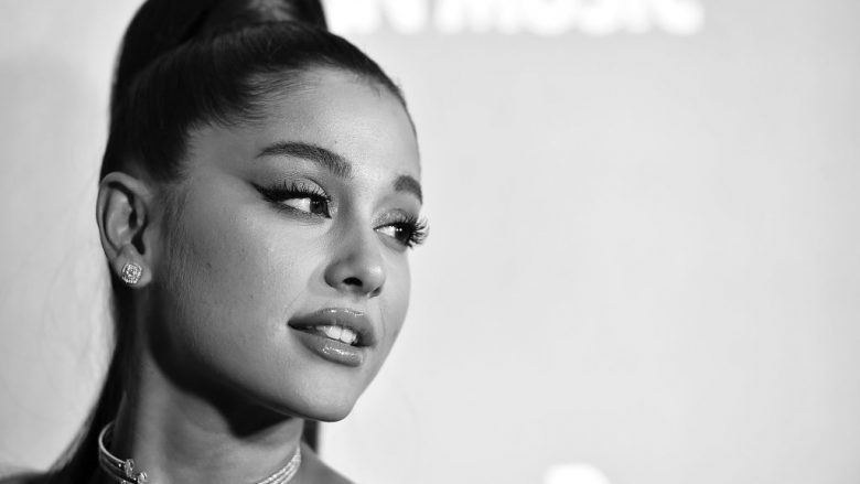 Ariana Grande publikon imazhe të problemeve që ka me trurin