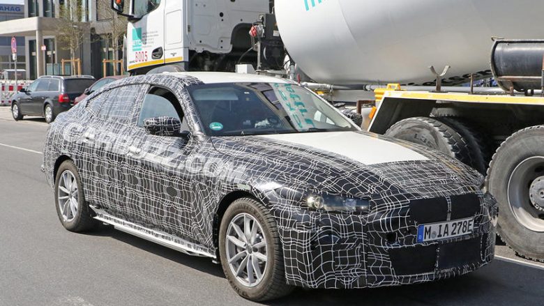 BMW i4 me enterier të teknologjisë së lartë, rival i fuqishëm për makinat elektrike (Foto)