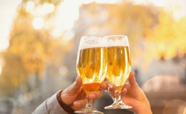 Birraria belge do të paguajë pushimet në Belgjikë, atyre që duan të shëtisin dhe pinë birra (Video)