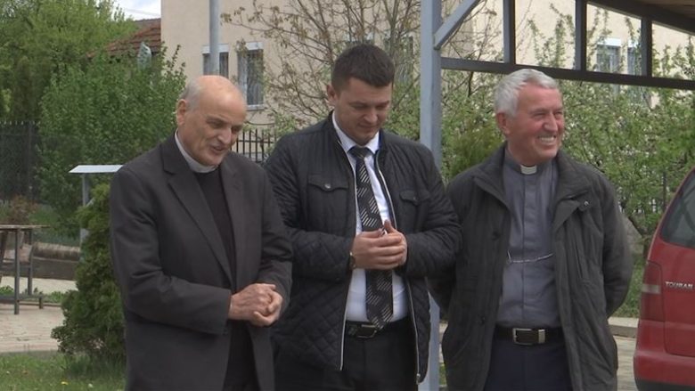 Për nder të Pashkëve, Elkos Grup dhe ETC shpërndajnë pako ushqimore (Video)