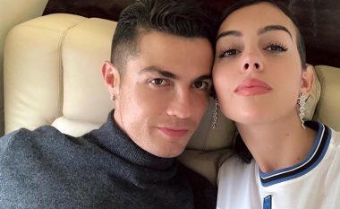 Georgina me një pozë tërheqëse, tregon qëndrimin e saj kur i afrohet Ronaldo