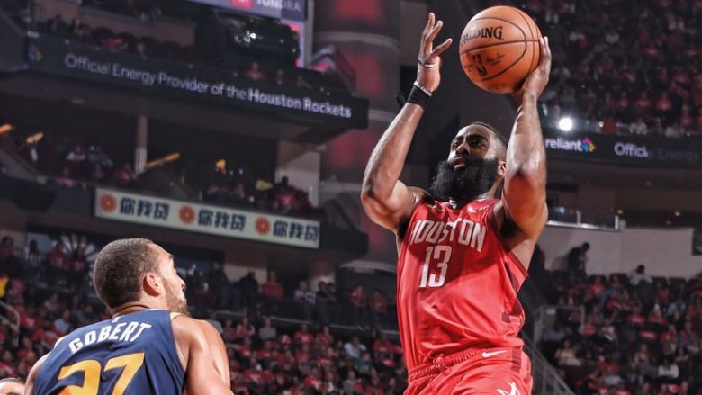 Houston, Boston e Milwaukee arrijnë fitoret e dyta në “play-off” e NBA-s