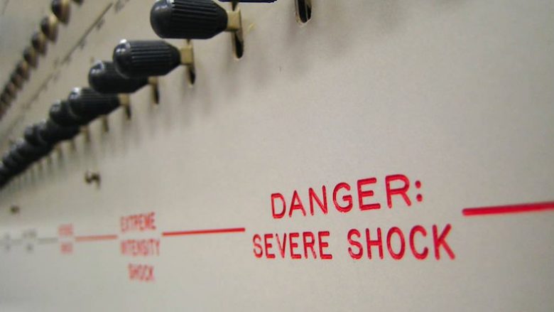 Eksperimenti i urryeshëm Milgram: Çmimi fatal i bindjes ndaj autoritetit