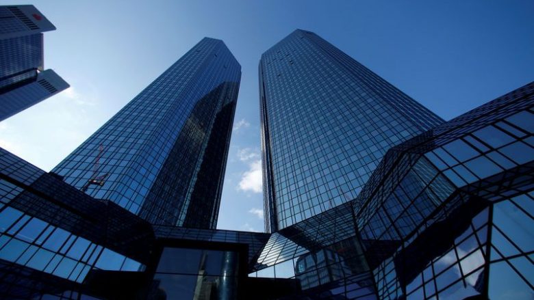 The Guardian: Deutsche Bank rrezikon “kolapsin”, pjesë e skemës së pastrimit të parave