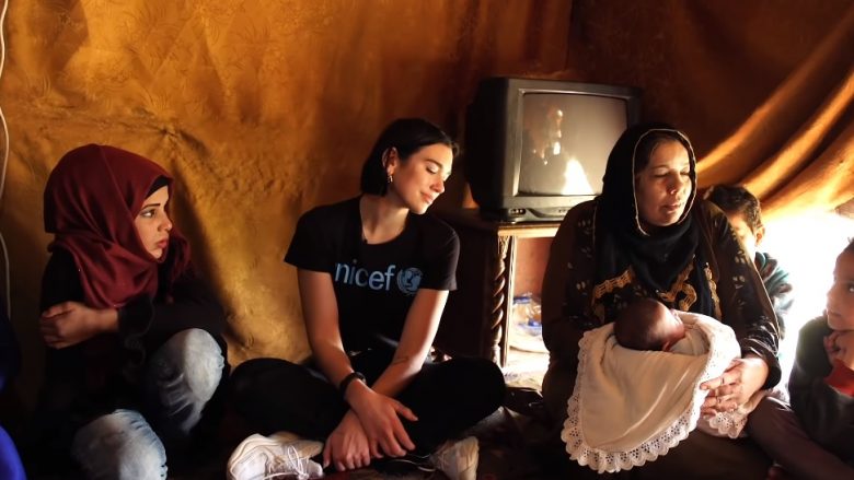 Publikohet video-dokumentari që tregon aktivitetet që Dua Lipa zhvilloi me refugjatët sirianë në Liban