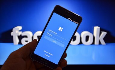 Facebook u ka kërkuar shfrytëzuesve fjalëkalimet e emailave (Video)