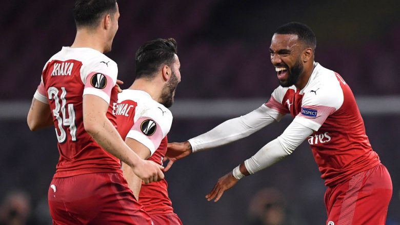 Arsenali kalon në gjysmëfinale duke e eliminuar bindshëm Napolin