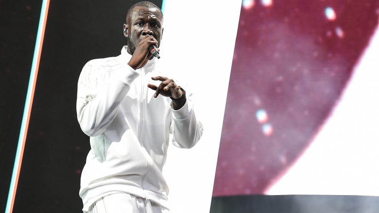 Reperi i famshëm anglez, Stormzy fyen qeverinë e Britanisë së Madhe në këngën e re