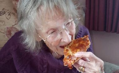 Gjyshja 94-vjeçare hëngri picë për herë të parë, që kur burri iu mbajt peng nga Musolini (Foto)