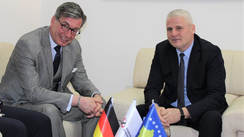 Ambasadori i Gjermanisë vizitoi Agjencinë Kundër Korrupsion, konfirmon mbështetjen