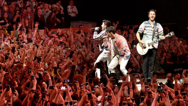 Nick Jonas, Joe Jonas dhe Kevin Jonas nga "Jonas Brothers" (Foto: Michael Loccisano/Getty Images for Turner Sports/Guliver)