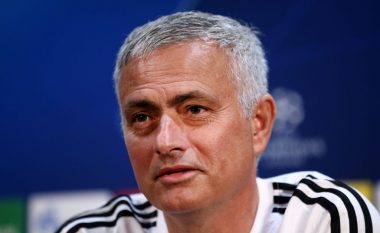 Mourinho beson se Unitedi mund të triumfojë ndaj Barçës