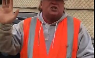 Ngjashmëria madhe e punonjësit të ndërtimit me presidentin Trump (Video)
