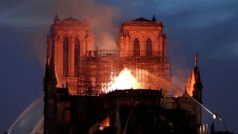 Zjarr në katedralen Notre Dame, reagon edhe presidenti amerikan