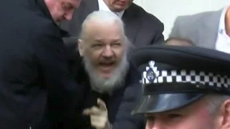 Arrestimi i Assange, WikiLeaks akuza në drejtim të ‘aktorëve të fuqishëm’ duke përfshirë CIA-n
