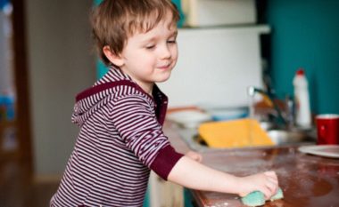 Çfarë obligime shtëpiake duhet t’u jepni fëmijëve varësisht nga mosha që kanë