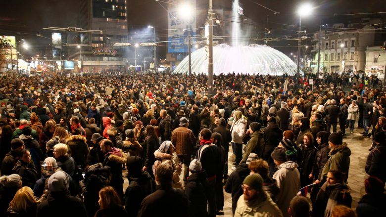 A po nxitet “Pranverë Ballkanike” përmes protestave anti-qeveritare në Shqipëri, Mal të Zi e Serbi