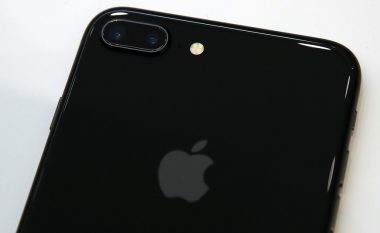 Sistemi iOS 13 do ta përditësojë iPhone edhe me modelitetin e errësimit të ekranit