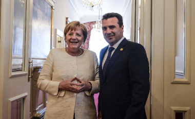 Zaev realizon bisedë telefonike me Merkelin, kërkon ndihmë për fillimin e negociatave me BE-në