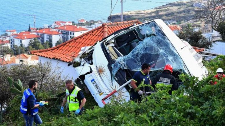 Autobusi me turistë gjermanë del nga rruga, 29 të vdekur dhe 27 të lënduar në Portugali (Foto/Video)