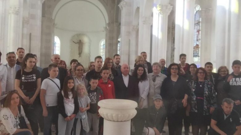 Arbëreshët e Kroacisë vizitojnë Katedralen “Shën Nënë Tereza” në Prishtinë