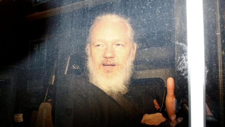Ligjvënësit britanikë kërkojnë që Assange të ekstradohet në Suedi